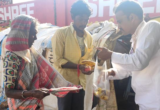 https://1ngo.sgp1.digitaloceanspaces.com/media/basava/1NGO-0529-Basava Educational & charitable Trust-Activities-Fruits distribution to needy people_kOkQtkh.JPG